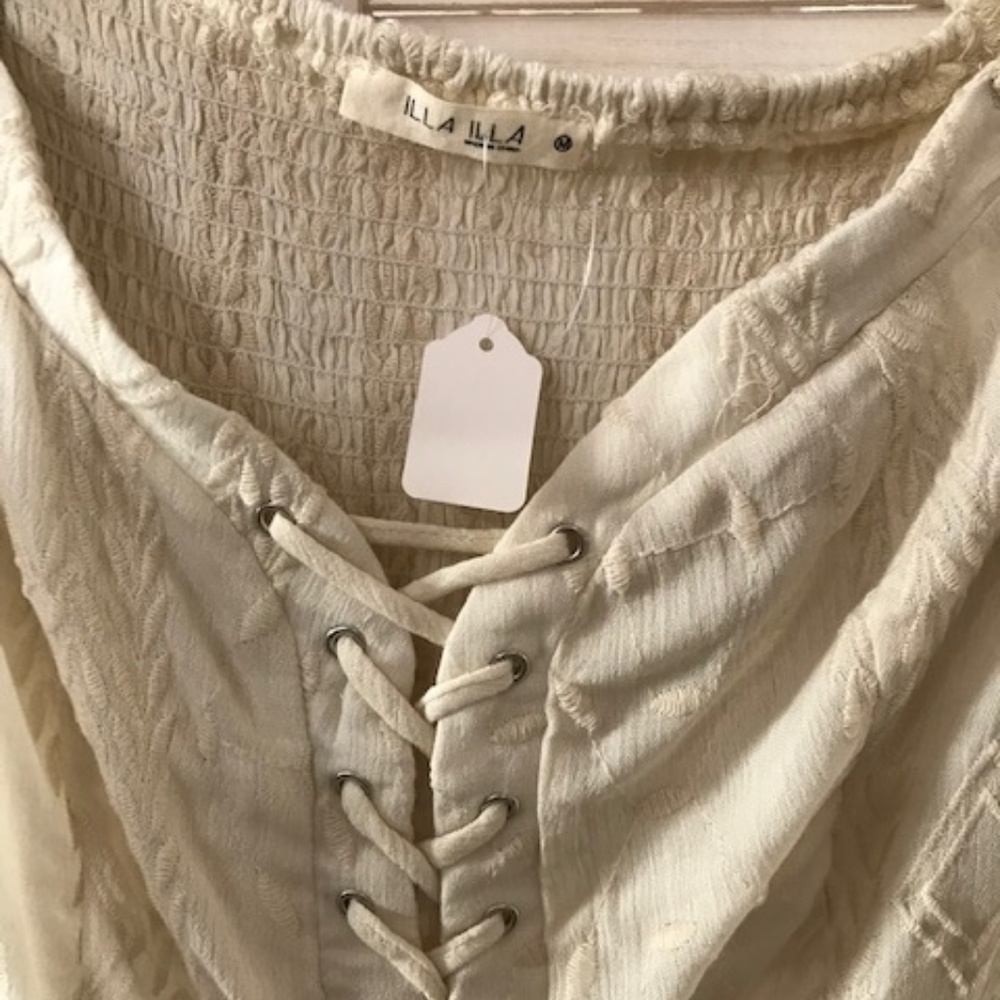 Illa Illa 2 piece white short set - Picture 3 of 5